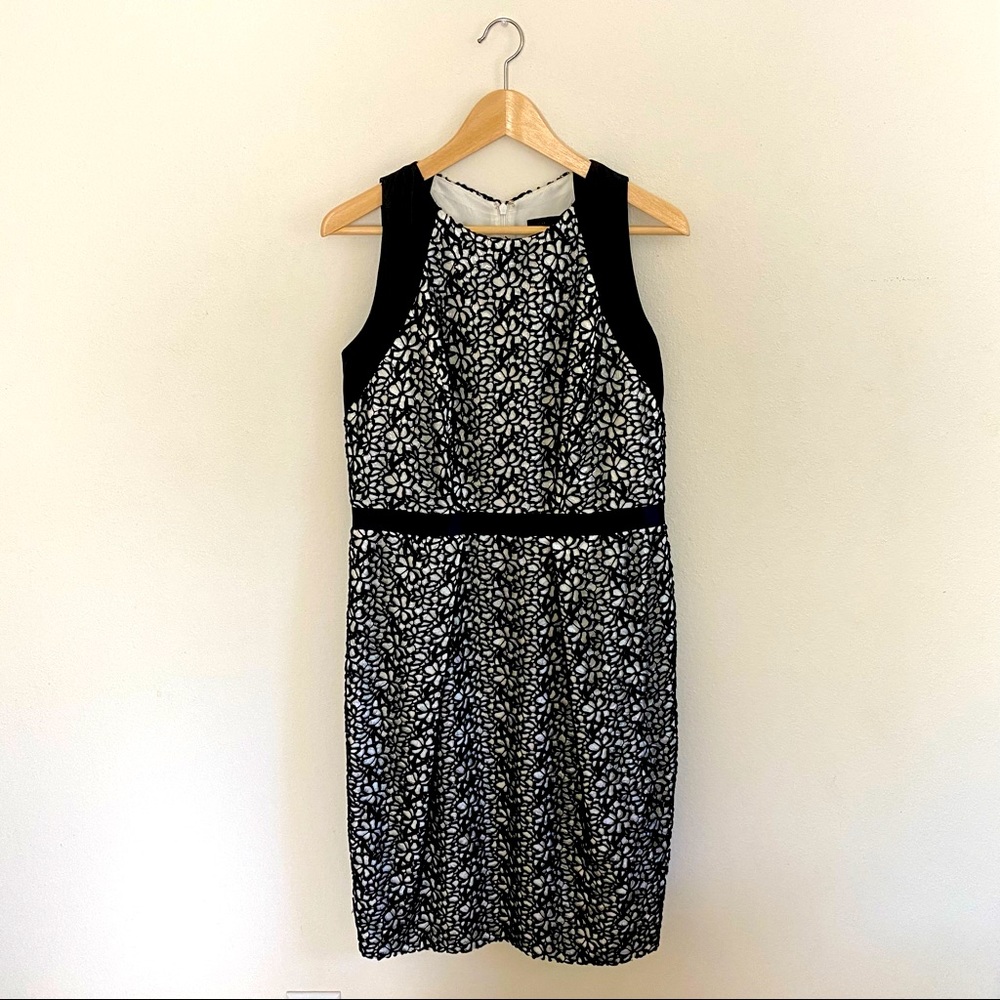 ✨NWT✨ Carmen Marc Valvo Black and White Floral Lace Cocktail Dress Size 10